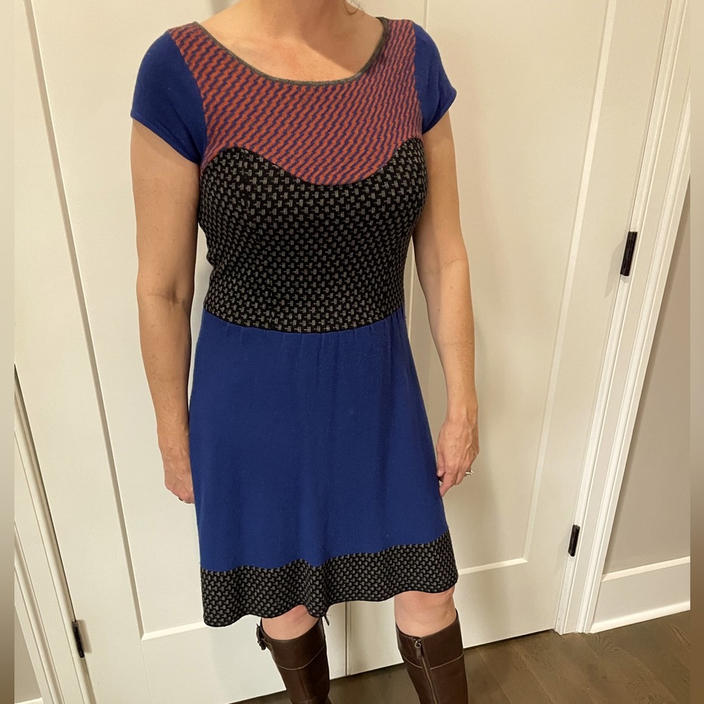 Sparrow size Medium Royal Blue, Rust, and gray short sleeve dress.